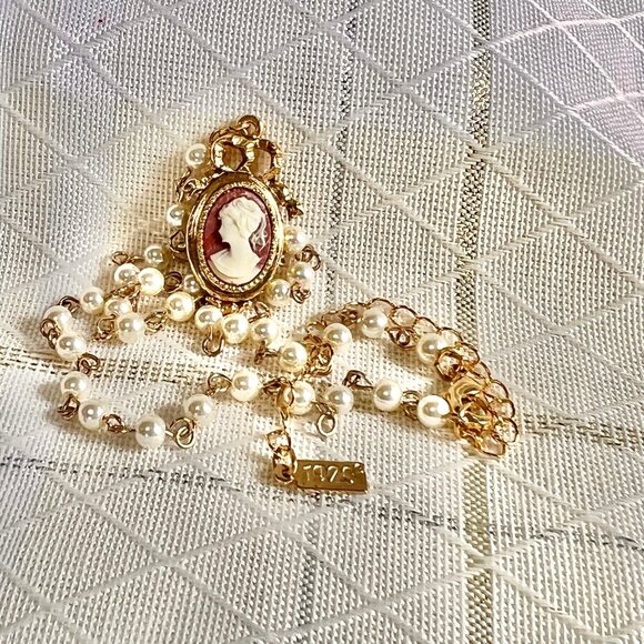 CAMEO Necklace, 1928 Brand Victorian Style Cameo Faux Pearl Necklace, Cameo - Picture 11 of 11
